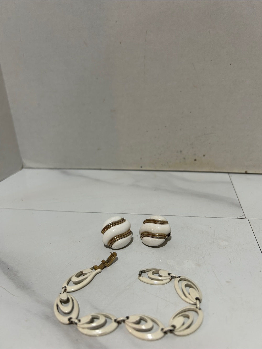 Vtg Crown Trafari white and gold bracelet with clip on earrings
